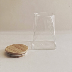 FRASCO DE VIDRIO CON TAPA DE MADERA 750 ml - comprar online
