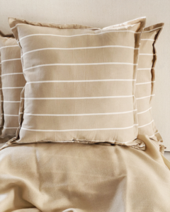 ALMOHADON PLACIDO BEIGE 50X50CM