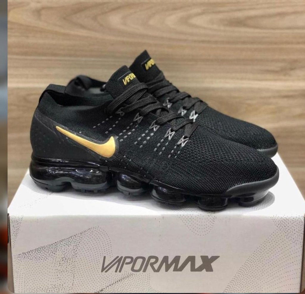 vapor max preto com dourado