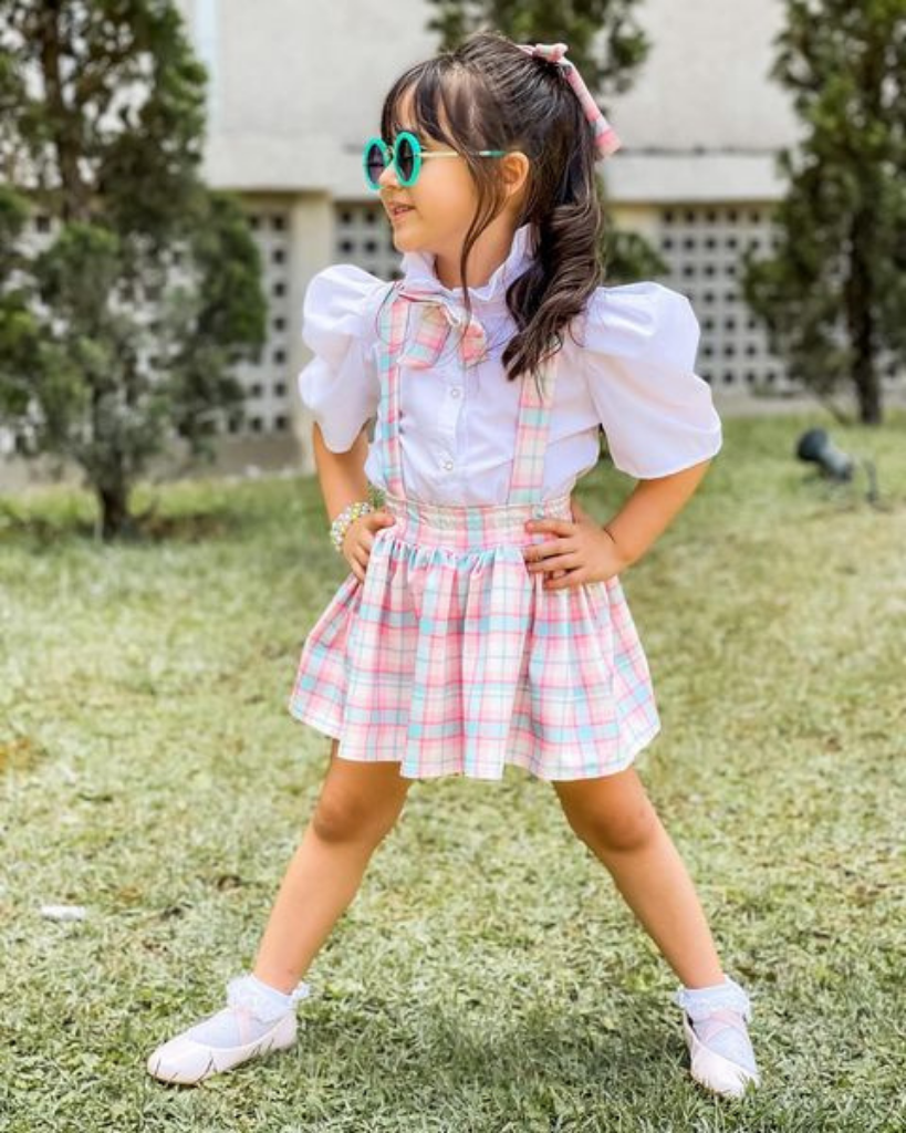 Conjunto Infantil Menina Estilo Europeu Camisa Branca e Saia Xadrez