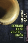 Sentada en su verde limón