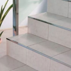 GUARDACANTO ALUMINIO PLATEADO BRILLANTE PARA PORCELANATO 12MMX2500MM en internet