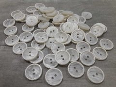 Boton de poliester med 28 ( 18 mm ) ( Art 01-73317 ) color BLANCO x 144 unidades
