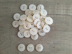 Boton de poliester med 28 ( 18 mm ) ( Art 24052 ) color BLANCO x 144 unidades