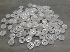 BOTON DE POLIESTER - Medida 18 ( 11 mm ) - CON LOGO - x 10.000 unid. - tienda online