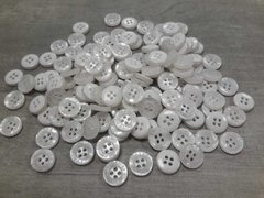 BOTON DE POLIESTER - Medida 32 ( 20 mm ) - CON LOGO - x 2.000 unid. - comprar online
