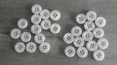 BOTON DE POLIESTER - Medida 32 ( 20 mm ) - CON LOGO - x 2.000 unid.
