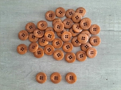 Imagen de BOTON DE POLIESTER - Medida 28 ( 18 mm ) - CON LOGO - x 3.000 unid.