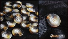 Boton de poliester med 28 ( 18 mm ) ( Art Crono ) color TOSTADO x 144 unidades