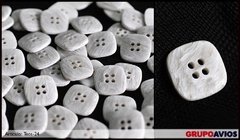 Boton de poliester med 24 ( 15 mm ) ( art 12-teos ) color GRIS CLARO x 144 unidades