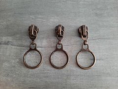 Tiracierre de metal CON CARRO ( Art TRCIE06-20) color bronce viejo x 100 unidades