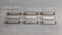 Imagen de chapita con logo - Medida 25 x 4 mm ( Art 3854 ) x 1000 unidades - SISTEMA LASER