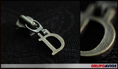 TIRACIERRE DE METAL CON LOGO X 1000 UNIDADES - consultar medidas y colores de metal - GRUPO AVIOS