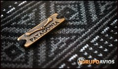 chapita con logo - Medida 35 x 10 mm x 1000 unidades - comprar online