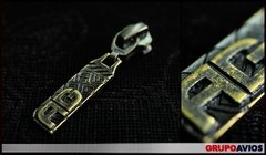 Imagen de TIRACIERRE DE METAL CON LOGO X 1000 UNIDADES - consultar medidas y colores de metal