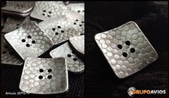 Boton de metal med 36 ( 23 mm ) ( Art 20793 ) x 36 unidades - color PLATA VIEJA - CUADRADO - CON 4 AGUJEROS