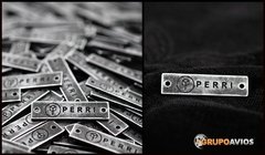chapita con logo - Medida 40 x 10 mm x 1000 unidades - GRUPO AVIOS