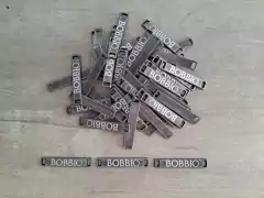 chapita con logo - Medida 35 x 6 mm ( Art 3885 ) x 1000 unidades - SISTEMA LASER - tienda online