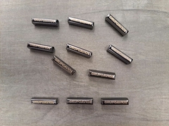 PUNTERA METALICA para cordones CON LOGO x 1000 unidades - SISTEMA LASER - tienda online