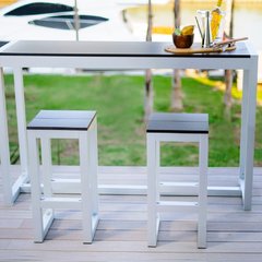 Mesa para coctail con banquetas para exterior 06