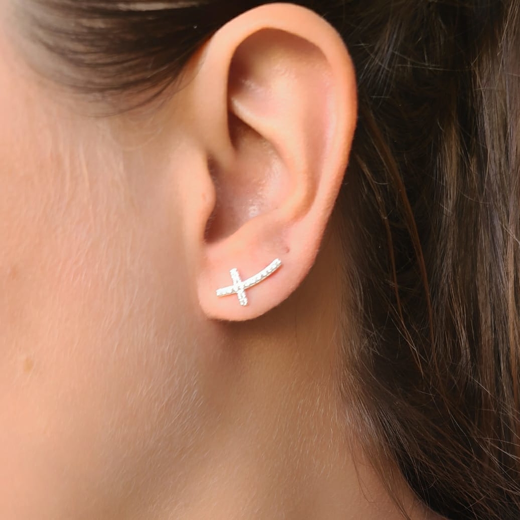 BRINCO ZIRCONIA CRUZ COM CORRENTE E PIERCING