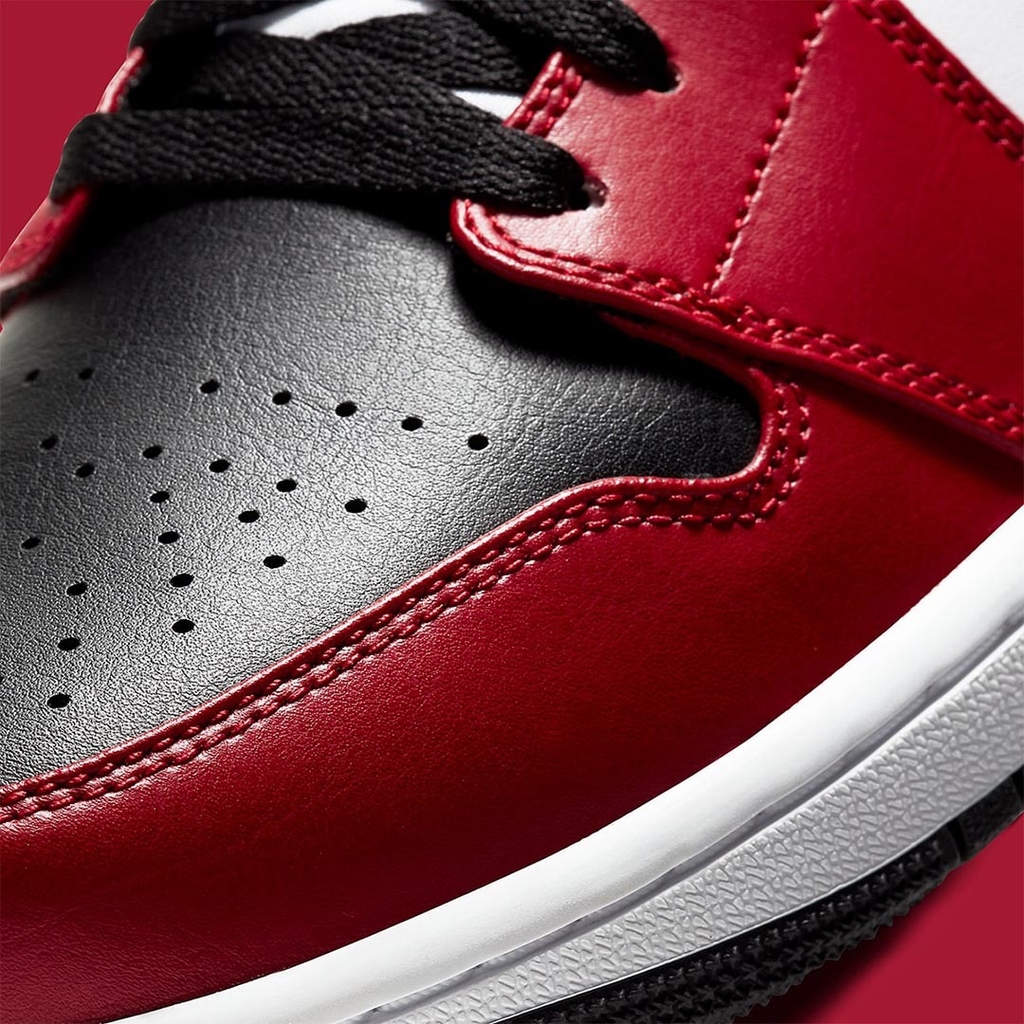 Air Jordan Retro 1 Mid Chicago Toe - jr sport