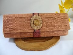 Bolsa de mão em Palha de Buriti com detalhe em Capim Dourado