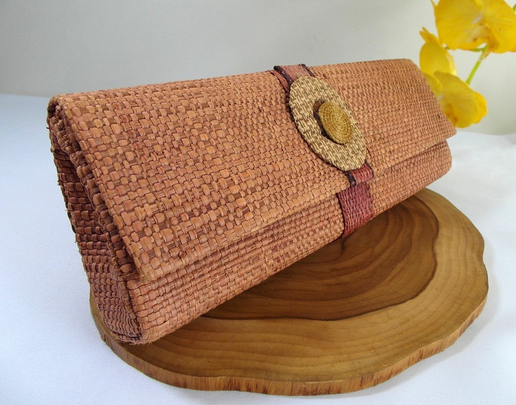 Bolsa de mão em Palha de Buriti com detalhe em Capim Dourado