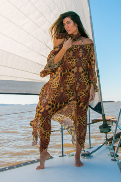 Kaftan longo em musseline de seda com echarpe na internet