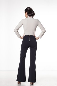 Calça flare em microgorgurinho - Donna Brasiliana