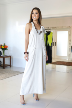 Vestido longo em linho com detalhes de botões e laço