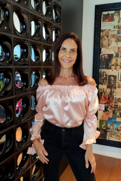 Blusa ombro a ombro em crepe toque de seda na internet