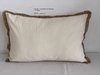 ALMOHADON TUSOR RECTANGULAR CON FLECOS DE YUTE