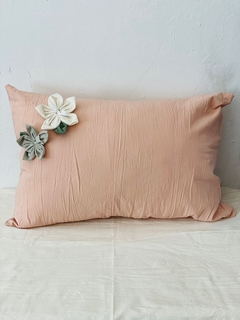 ALMOHADON TUSOR CON FLORES