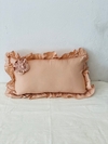 ALMOHADON TUSOR VOLADO CON FLOR