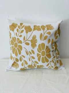 ALMOHADON TUSOR CON FLORES - comprar online