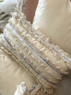 ALMOHADON FLECOS Y LENTEJUELAS