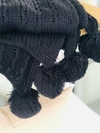 MANTA TEJIDA CON POMPONES - comprar online