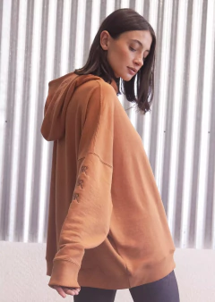 MAXI BUZO JAGGER - CAMEL en internet