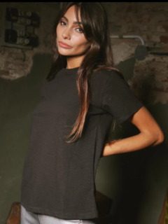 REMERA PAZ- BLACK