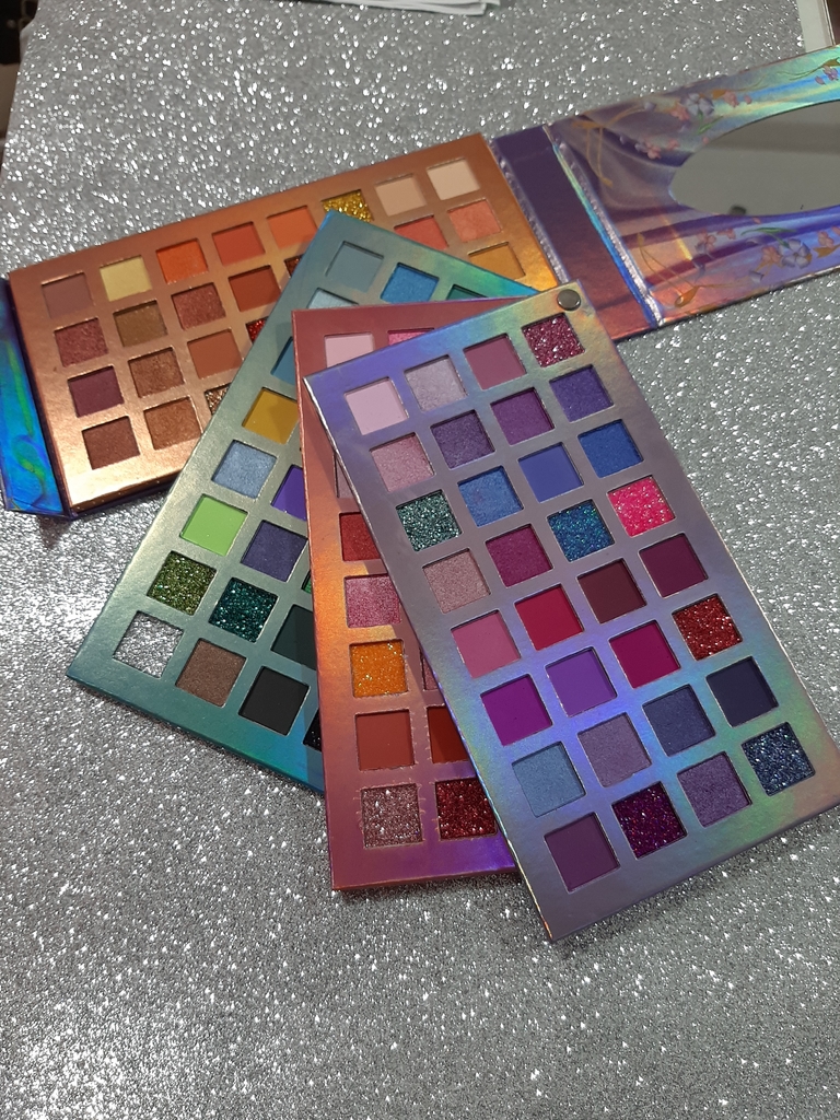 Paleta de sombras anime 128 colores Paleta de sombras anime 128 colores