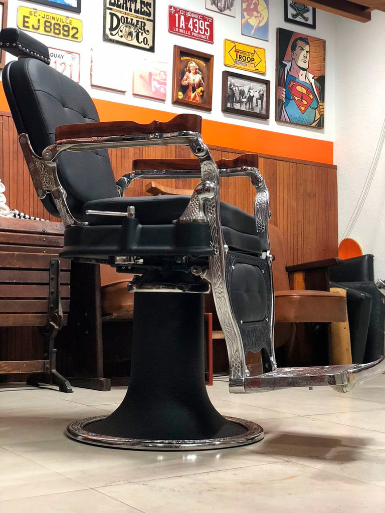 Cadeira barbeiro ferrante antiga
