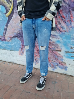 Jean Mom con rotura