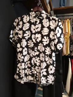 Camisa Fibrana Negra con flores