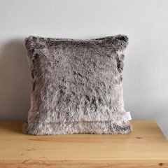 Cojín faux fur visos