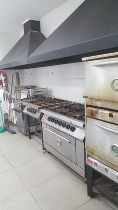 SALON DE EVENTOS EN TORTUGUITAS - REMATE GASTRONOMICO EL LUNES 13/5 en internet