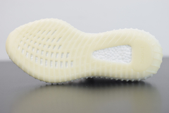 Tênis Adidas Yeezy Boost 350 V2 "Cream White" na internet