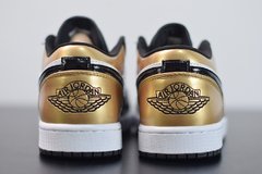 Air Jordan 1 Low "Gold Toe" na internet