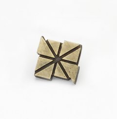 Imagen de Pin Metálico Inyectado Bronce Vintage