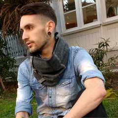 Cuello Lirio Gris